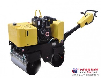 山东思科推出小型压路机