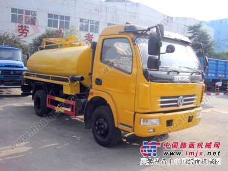 东风多利卡4吨吸粪车