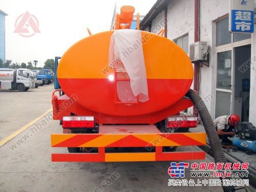 东风多利卡4吨吸粪车