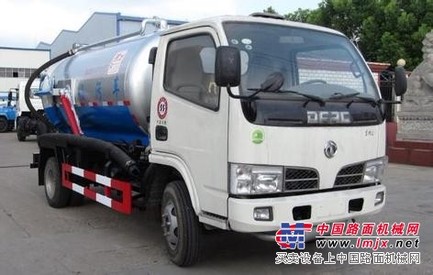 供应江淮HFC1065城市隔离护栏清洗车多少钱