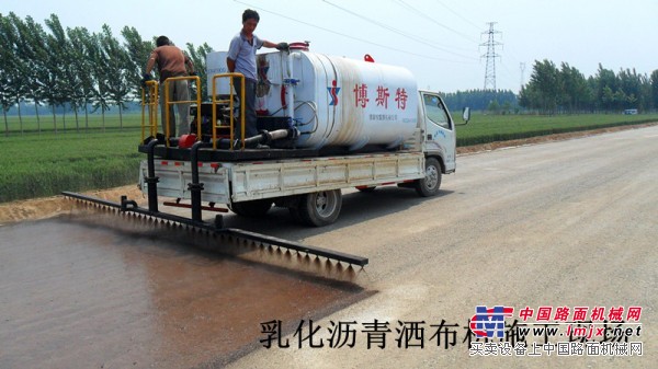 直销2014新款智能沥青洒布车，性价比高的沥青洒布机