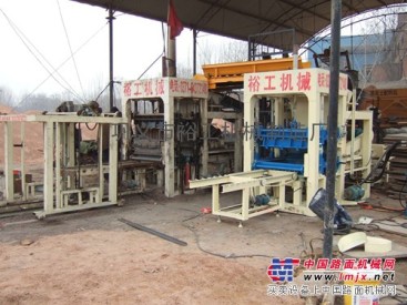 余庆县小型免烧制砖机价半自动免烧制砖机制造厂