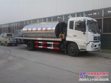 8方6轮沥青洒布车