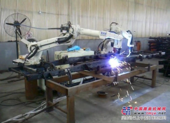 供应汽车零部件车架用焊接机器人机械手臂