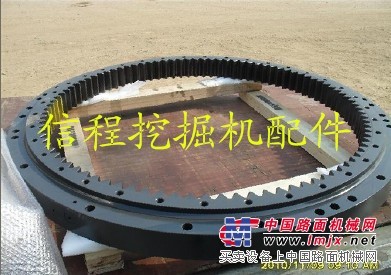 小松200-8挖掘机回转支承