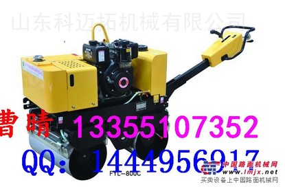 一个双轮液压型的压路机