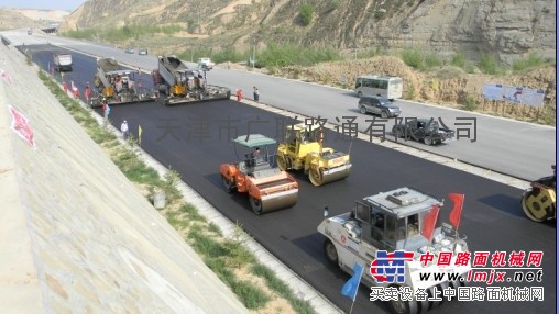 承揽路面工程 沥青油面工程 水泥稳定路面工程出租摊铺机洗刨机