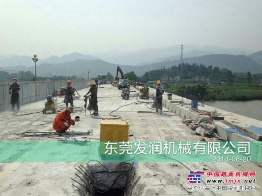 供應混凝土橋麵樁頭拆除 東莞發潤液壓分裂機