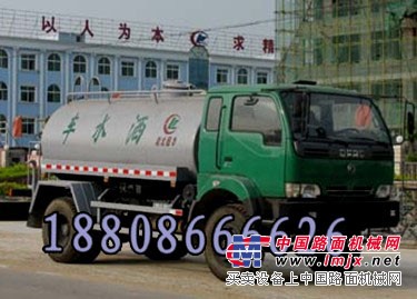 东风劲诺10-12吨排半洒水车、免购置税东风大金钢带卧喷洒车