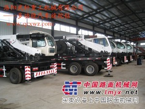 新型汽车旋挖钻机-钻机车