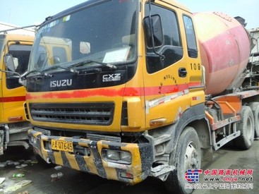 供应二手04年五十铃10方搅拌车