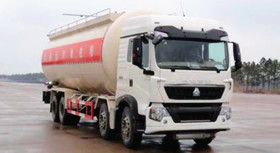 供应豪沃新款T7H国四40立方散装水泥车,泰州散装水泥车