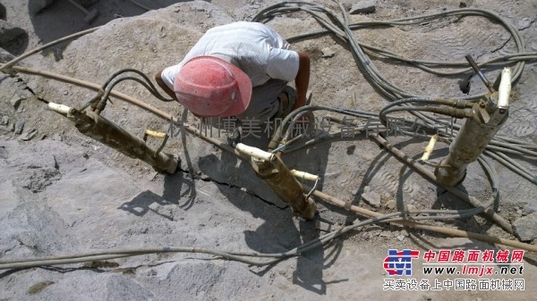 工程施工破碎礦石采取什麽方式安全-岩石破裂機