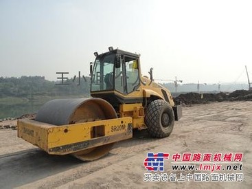 顺德压路机出租
