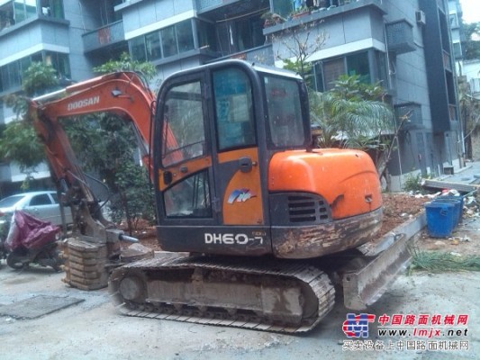 出售09年斗山DH60-7小挖一部,工作约6000小时。
