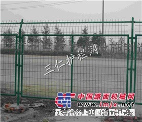 厂家专业供应各种规格防护栏、隔离栅