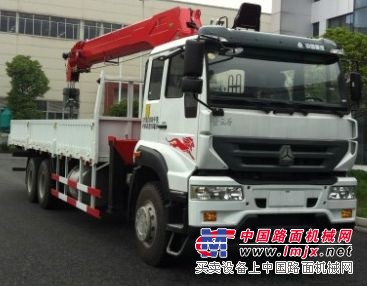 中國重汽後雙橋隨車吊（12噸或10噸）13872888116