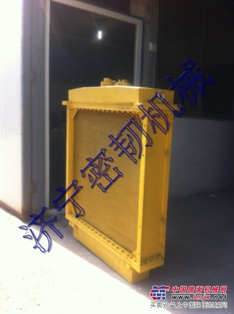 供应是推土机配件SD22/32水箱散热器