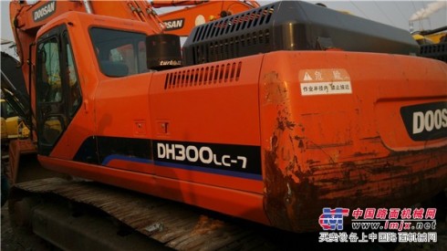 低價出售鬥山300-7二手挖掘機 2011年出廠