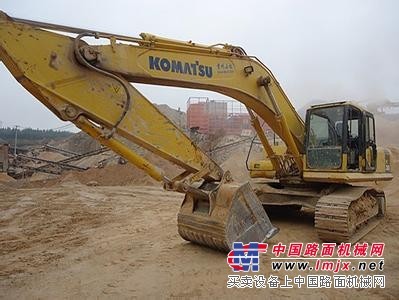 贵州贵阳小松PC360-7挖掘机复合动作故障问题