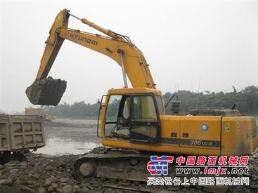 四川眉山现代305-7挖掘机复合动作慢怎么办？鼎盛公司来解决