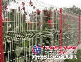 年终大放“价-巨捷桃型护栏网厂家生产各种型号的桃型护栏网@限