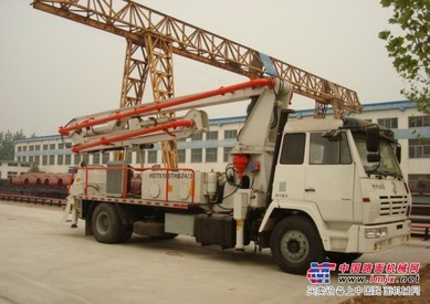 热销混凝土臂加泵车，混凝土臂加泵车价格