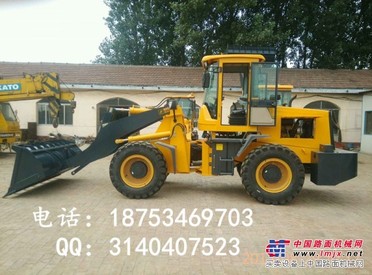 供应四缸四驱驱动装载机小铲车市场热销品牌中首重工