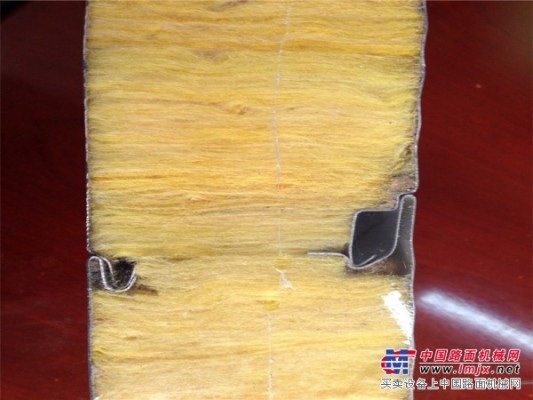 北京提供具有口碑的玻璃丝棉彩钢夹芯板，彩钢玻璃丝绵钢板直销