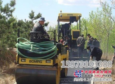 英格索兰大压路机  、胶轮压路机 、中联大摊铺机  