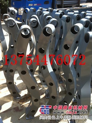 马路护栏底座铸铁焊接各种型号底座华瑞低价销售