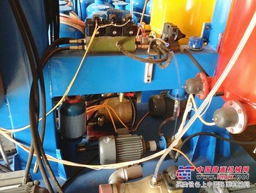 的聚氨酯高压发泡机供应信息