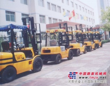 上海奉贤叉车出租设备搬运 25吨吊车出租装卸吊装