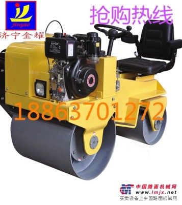 供应新疆专业生产小型振动压路机18863701272