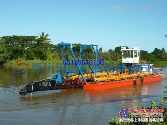 东威港口挖泥船出售，供应河道清淤船，输送距离1-2公里