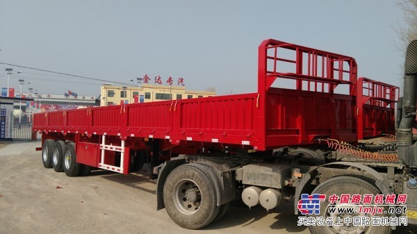 廠家直銷(xiāo)13米半掛車(chē)報(bào)價(jià),梁鄆牌型號(hào)SLY9400