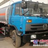 新旧洒水车油罐车