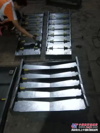 专业设计、制造、维修、安装加工中心专用机床防护罩