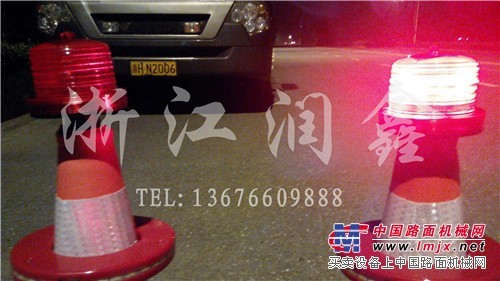 供應(yīng)道路交通事故現(xiàn)場(chǎng)遠(yuǎn)視距防闖入預(yù)警系升級(jí)巨獻(xiàn)全國(guó)獨(dú)創(chuàng)！