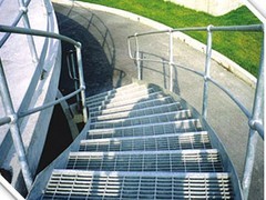 代理楼梯钢格板——供应鸿孚钢格板厂价位合理的楼梯钢格板