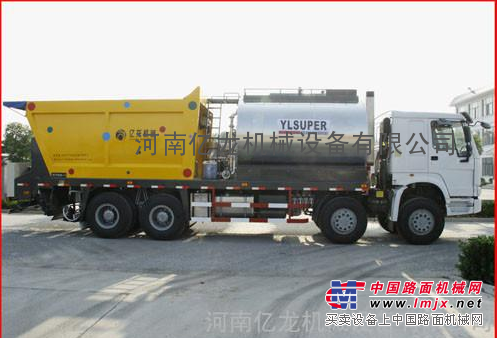 同步碎石封层车