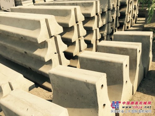 隔离带价格|临沂鹏鑫水泥制品|13791555902