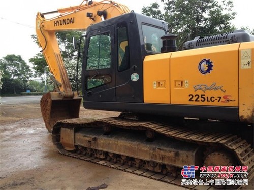 供应二手现代R225LC-7挖掘机