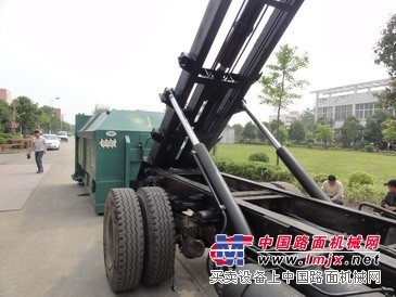 环卫专用垃圾箱拖拽车价格/杰维美亚