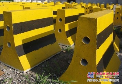济南隔离带价格/临沂鹏鑫水泥制品/13791555902