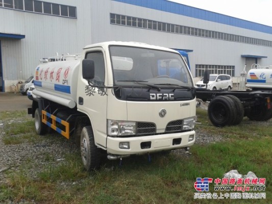 四川出售道路灑水車/掃路車/高空作業(yè)車/冷藏車等各種專用車