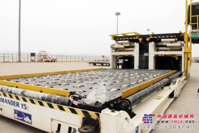 重庆机场引进35吨升降平台车