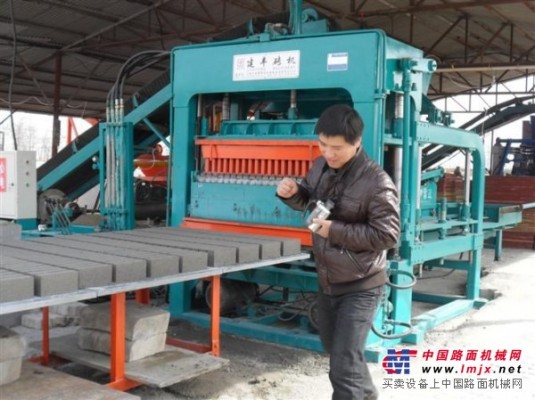 内蒙古赤峰供应建丰砖机|免烧砖机|路侧石砖机|水泥植草砖机