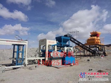 想买免烧砖机哪里的路面透水砖机 地面渗水砖机比较好