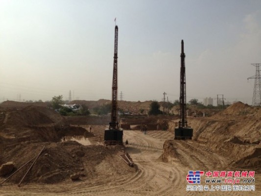 新疆灰土挤密桩施工，乌鲁木齐强夯施工，新疆冲击碾压施工